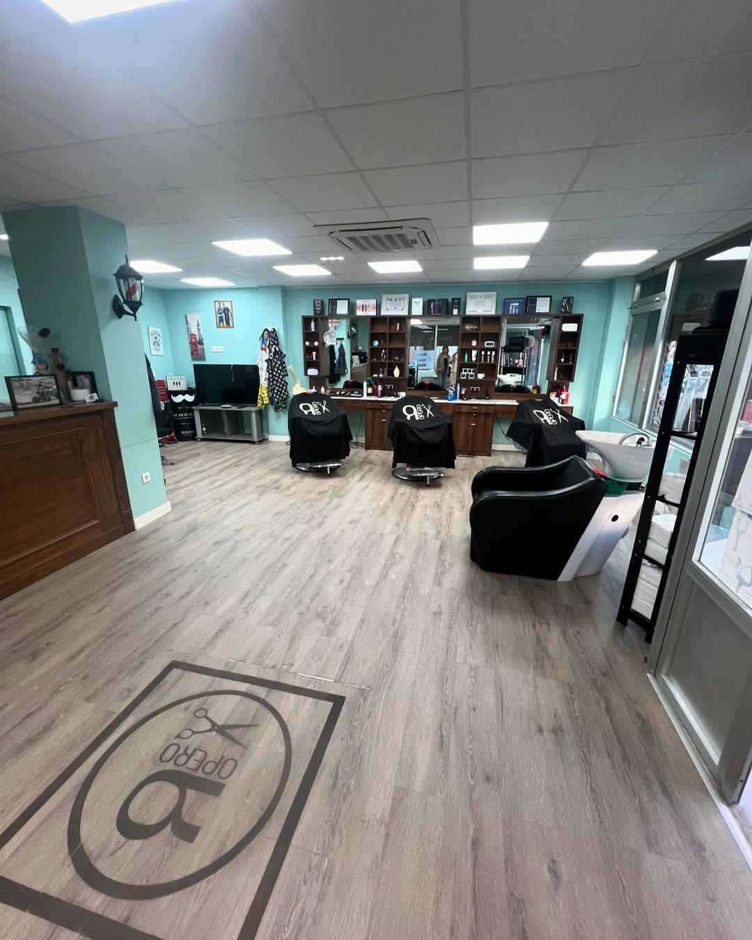 Historia Ropero Barber Shop: Crecemos juntos - escena 6